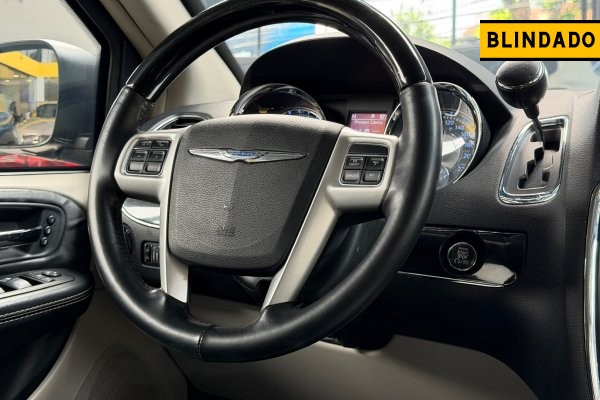 CHRYSLER TOWN & COUNTRY 3.6 LIMITED V6 24V GASOLINA 4P AUTOMÁTICO 2015/2015